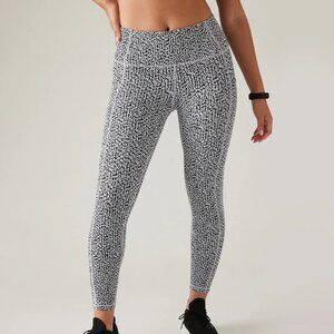 Athleta XS Ultimate Stash Textured 7/8 Tight Leggings Pockets Black White